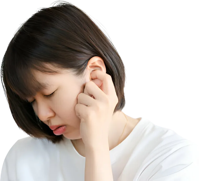 Wanita memegang telinga yang sakit